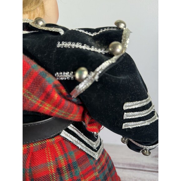 William Tung TUSS Series 22" Porcelain Doll Scottish Outfit Heterochromia Rare - Picture 9 of 13
